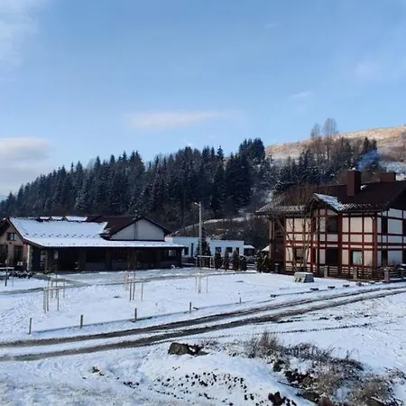 вудхарт2 Apartment Yasinya