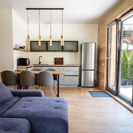 вудхарт2 Apartment Yasinya