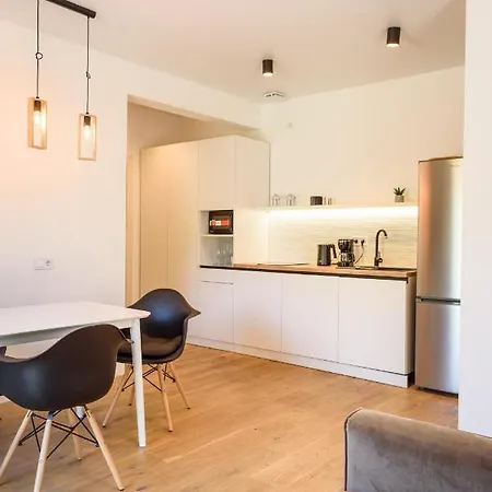 вудхарт2 Apartment Yasinya